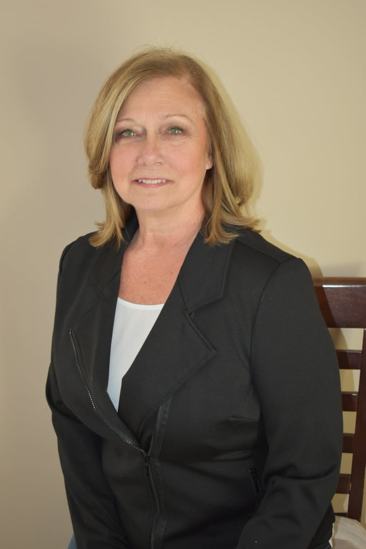 Janet Thayer headshot