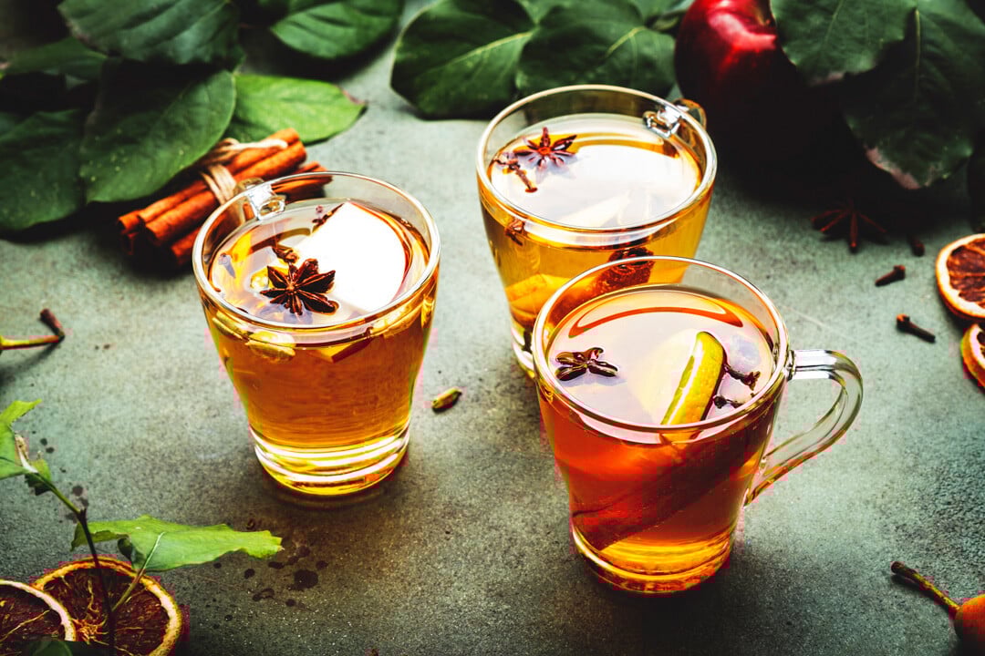 hot-mulled-cider-glass-cups-apple-pear-and-orang-2023-11-27-05-36-15-utc-WEB