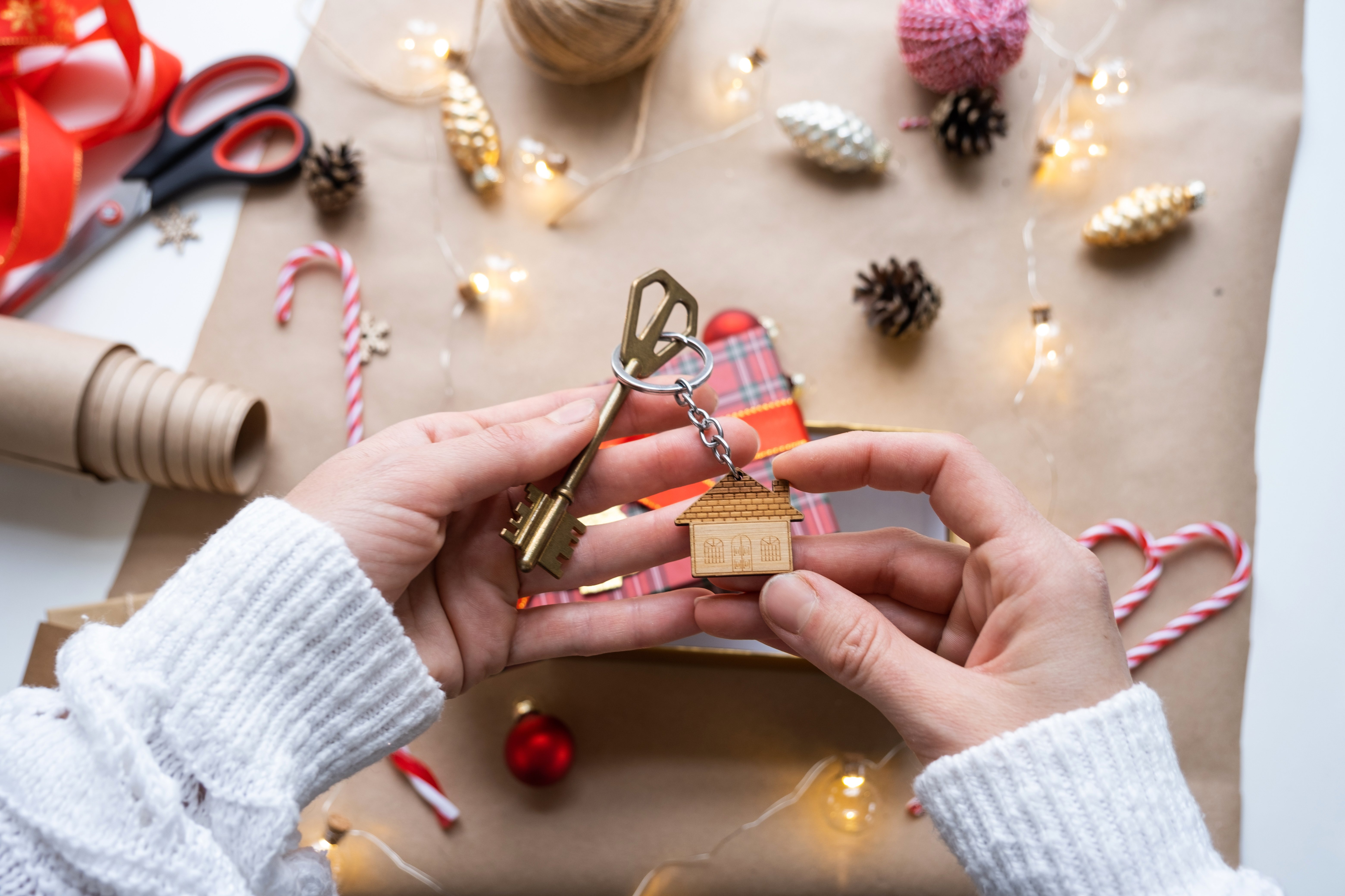 key-to-house-with-keychain-on-cozy-home-in-gift-bo-2024-11-01-15-24-07-utc