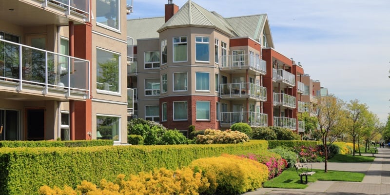 Condo with nice landscaping on sunny day